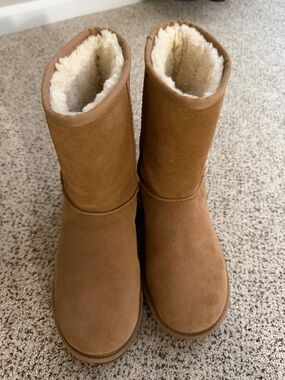 Ugh Classic Women's Shearling-Lined Winter Boots - Chestnut size 9/40EU ENC